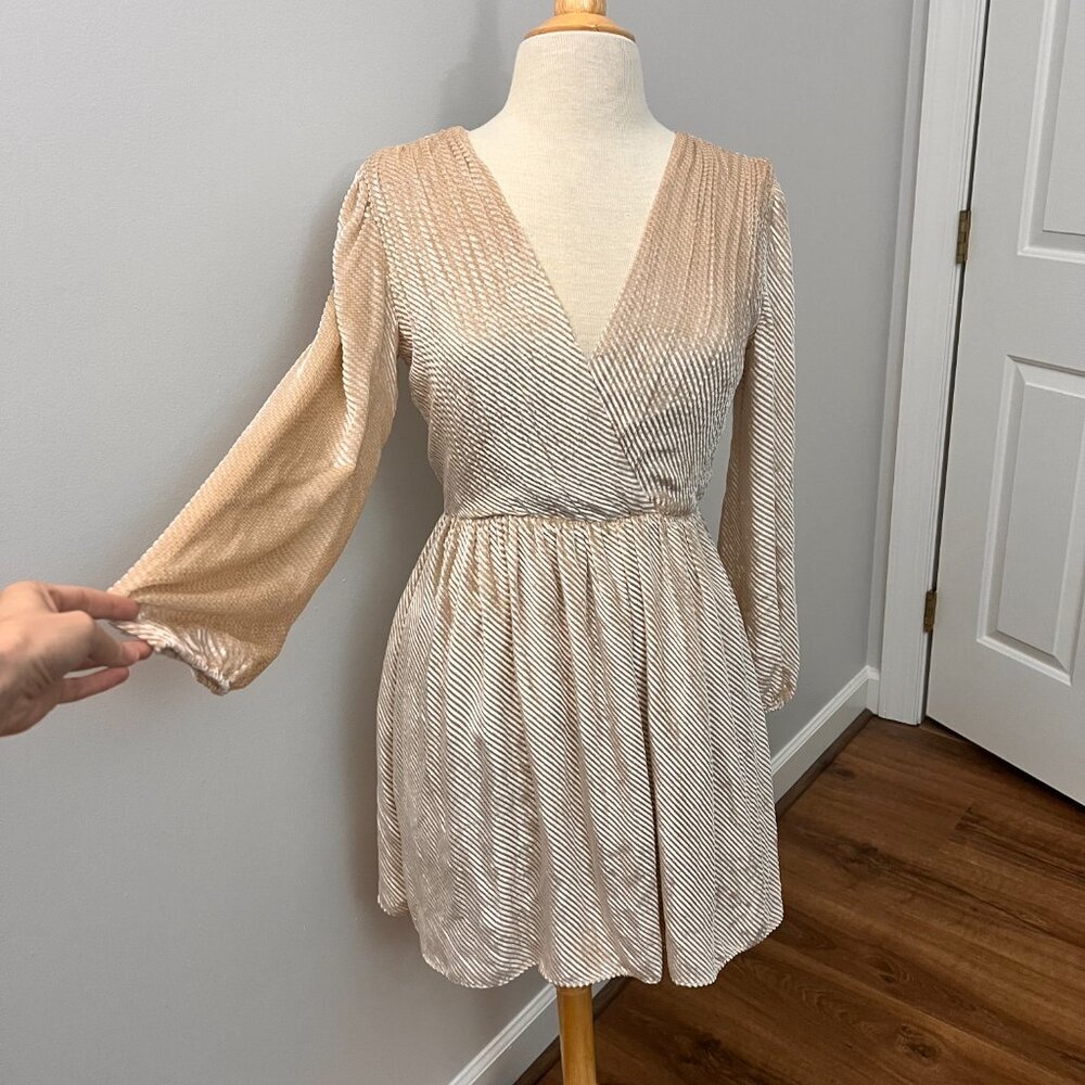 Alice + Olivia Beige Rania Wrap Style Mid-Length Pleated Cocktail Dress Sz 2